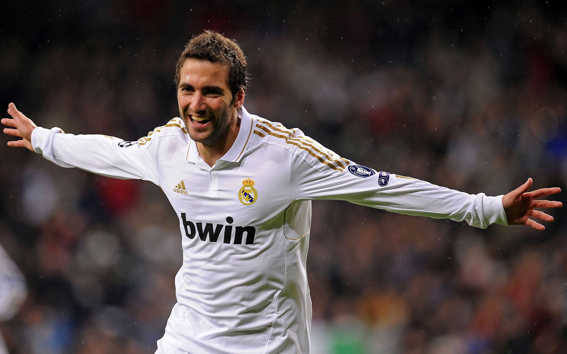 骑士稳稳拿下猛龙，詹姆斯在欧冠决赛接管比赛，当伟大跨越边界